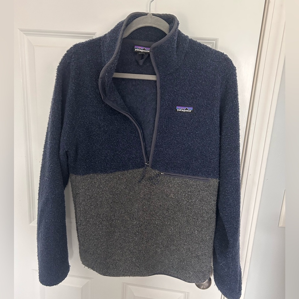 Patagonia Men’s Two-Tone Navy and Gray Sherling Fleece Pullover